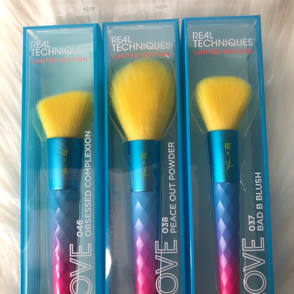 Set of 3 - Real Techniques Limited Edition Electric Love Makeup Brushes - Picture 3 of 6